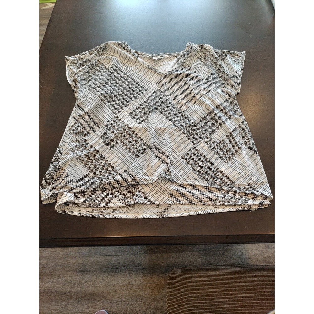PRETTY DANA BUCHMAN WOMEN'S MEDIUM BLOUSE. BRN/BLK/WHT GEOMETRICAL PATTERN-SILKY